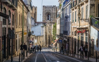 Passeio de Tuk Tuk para 6 Pessoas por 119€ em Alfama e Belém!  