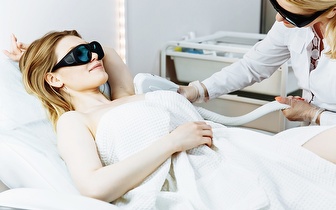 Sessão de Depilação a Laser Trilongitudinal: Pernas Inteiras + Virilha Total + Axilas + Buço por 59€ no Saldanha!