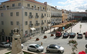 Escapada Romântica: Alojamento + Pequeno-almoço + Jantar + Espumante por 56€ em Torres Novas! 